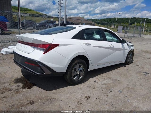 2024 HYUNDAI ELANTRA SE 4