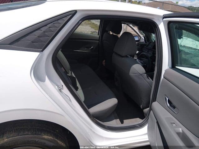 2024 HYUNDAI ELANTRA SE 8