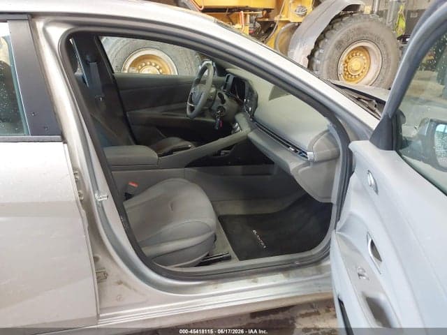 2021 HYUNDAI ELANTRA SE 5