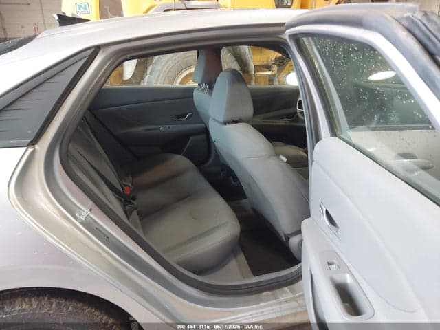 2021 HYUNDAI ELANTRA SE 8