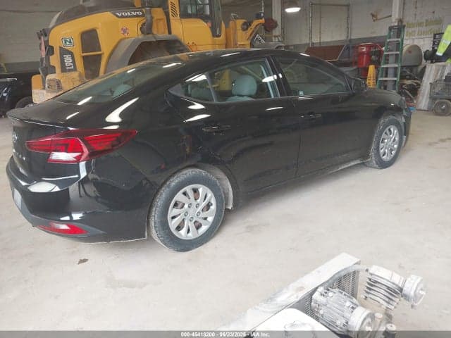 2020 HYUNDAI ELANTRA SE 4