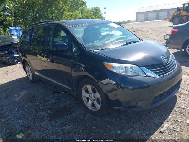 2017 TOYOTA SIENNA LE 8 PASSENGER