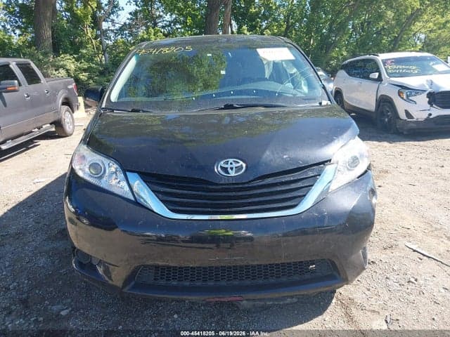 2017 TOYOTA SIENNA LE 8 PASSENGER 12