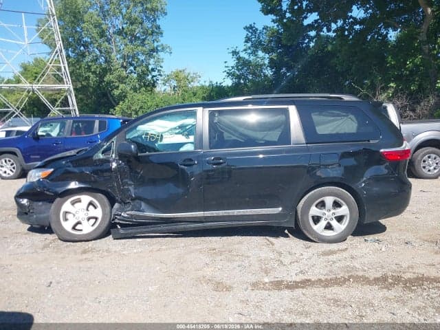 2017 TOYOTA SIENNA LE 8 PASSENGER 14