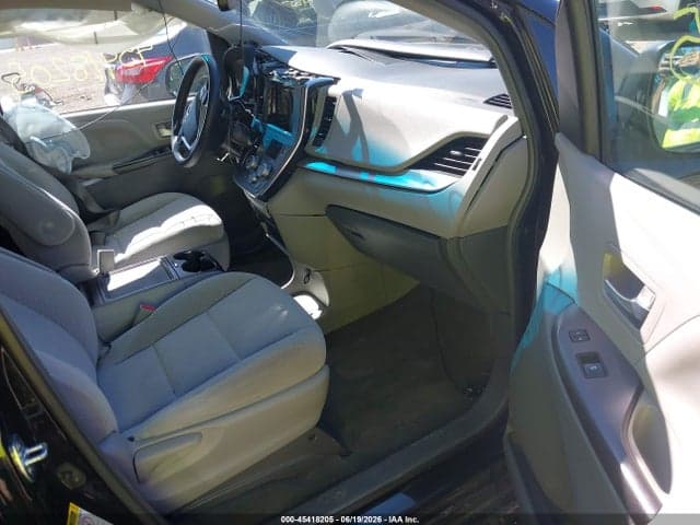 2017 TOYOTA SIENNA LE 8 PASSENGER 5