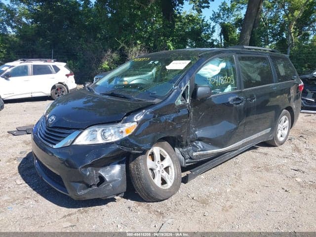 2017 TOYOTA SIENNA LE 8 PASSENGER 6