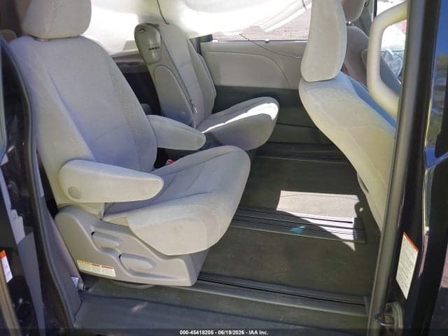2017 TOYOTA SIENNA LE 8 PASSENGER 8