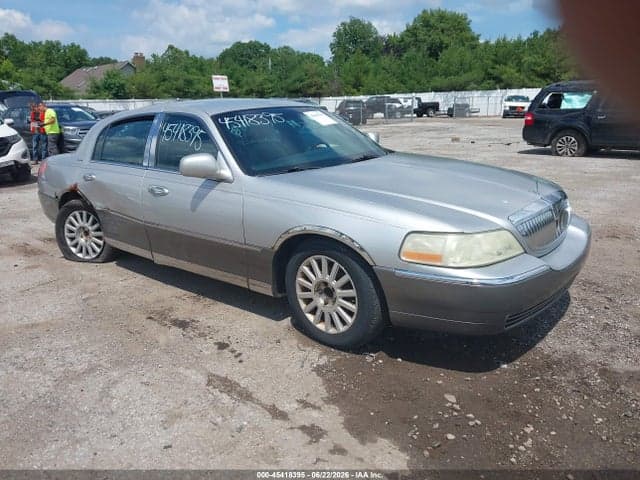 2003 LINCOLN TOWN CAR 1