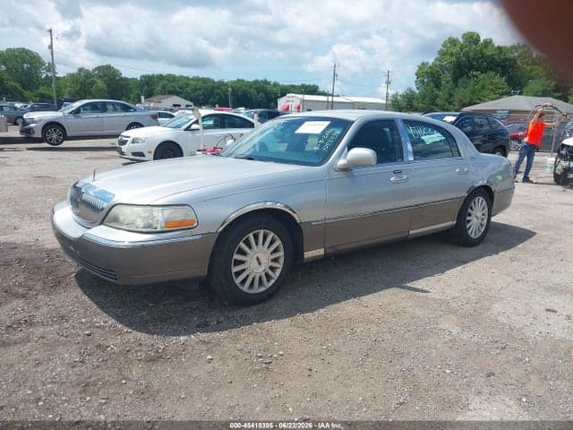 2003 LINCOLN TOWN CAR 2