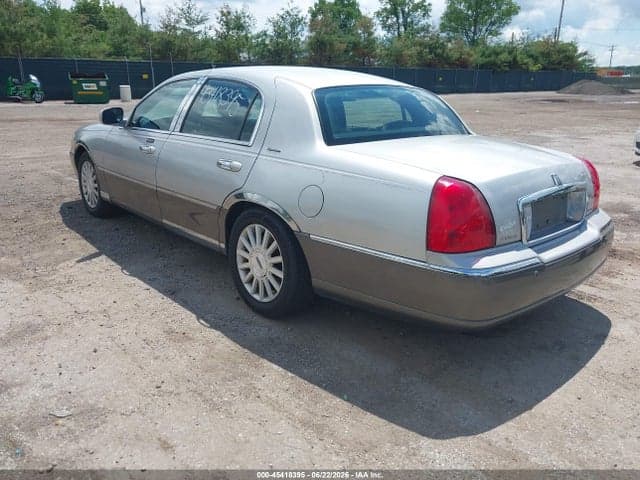 2003 LINCOLN TOWN CAR 3