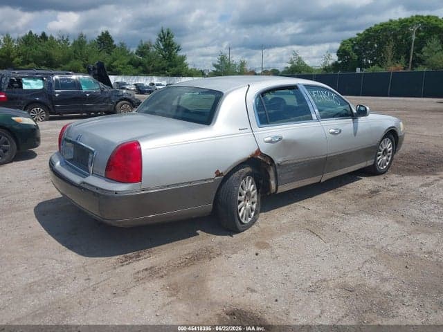 2003 LINCOLN TOWN CAR 4