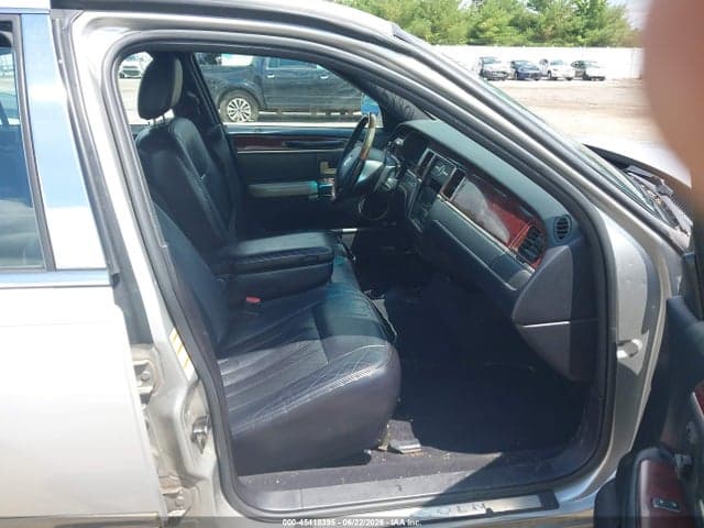 2003 LINCOLN TOWN CAR 5