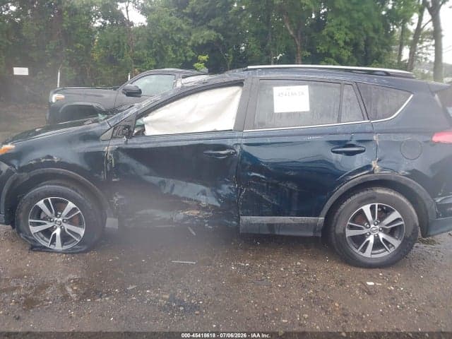 2018 TOYOTA RAV4 XLE 14