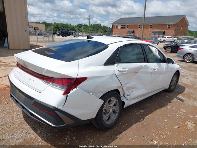 2024 HYUNDAI ELANTRA SE 4