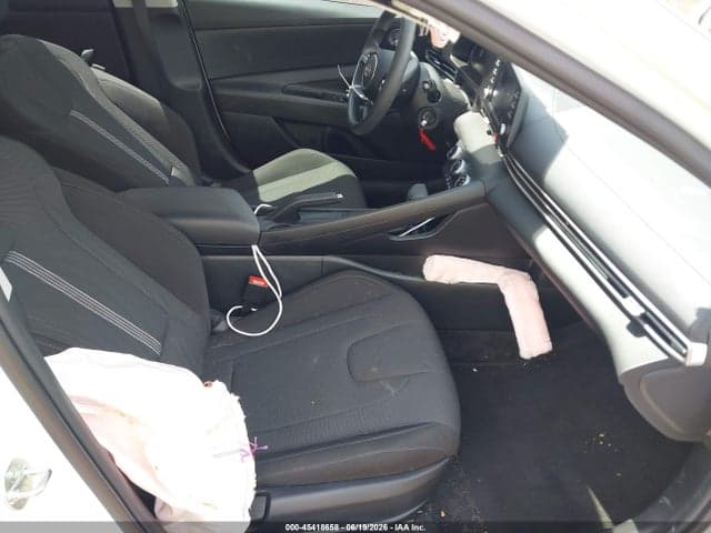 2024 HYUNDAI ELANTRA SE 5