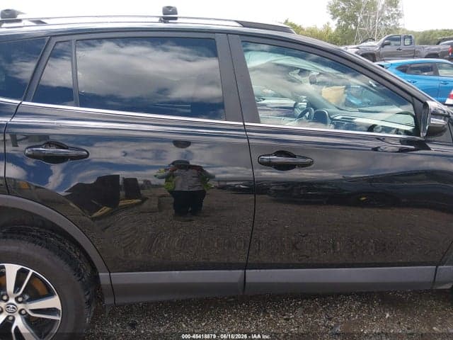 2017 TOYOTA RAV4 XLE 13