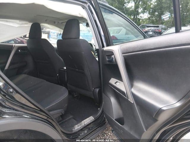 2017 TOYOTA RAV4 XLE 8