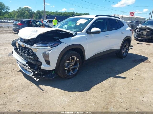 2025 CHEVROLET TRAX FWD LT 2