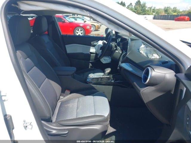 2025 CHEVROLET TRAX FWD LT 5
