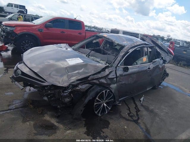 2019 TOYOTA CAMRY SE 2