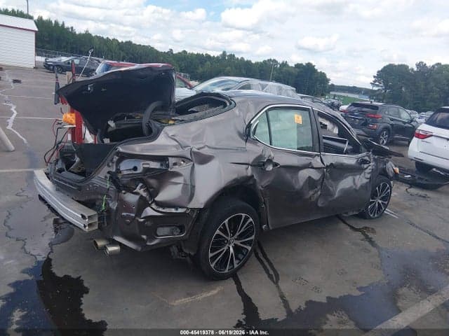 2019 TOYOTA CAMRY SE 4