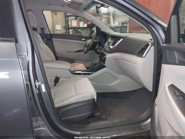2018 HYUNDAI TUCSON SE 5