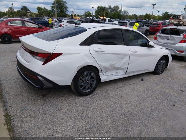 2024 HYUNDAI ELANTRA SEL 4