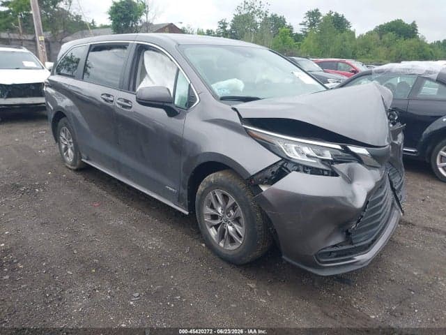 2021 TOYOTA SIENNA LE 1