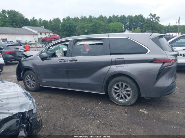2021 TOYOTA SIENNA LE 14