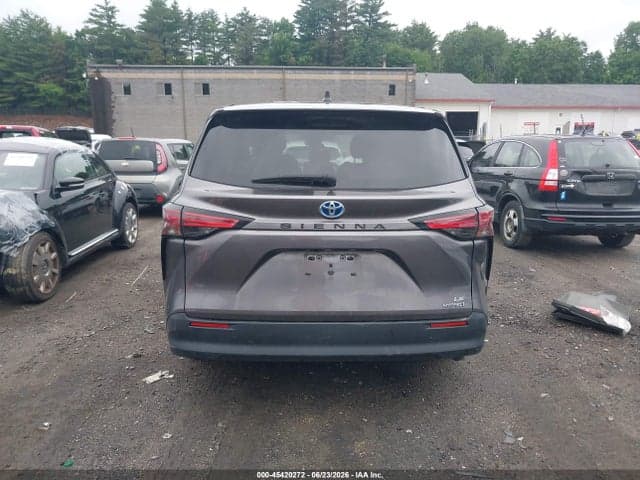 2021 TOYOTA SIENNA LE 16