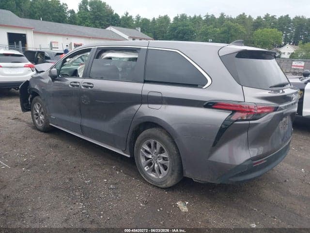 2021 TOYOTA SIENNA LE 3