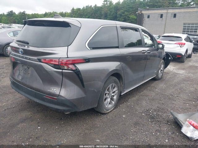2021 TOYOTA SIENNA LE 4