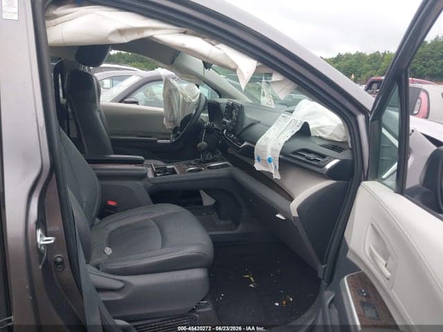 2021 TOYOTA SIENNA LE 5