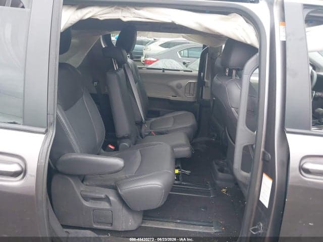 2021 TOYOTA SIENNA LE 8