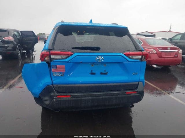 2021 TOYOTA RAV4 XLE 16