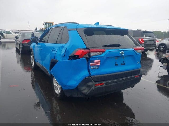 2021 TOYOTA RAV4 XLE 3