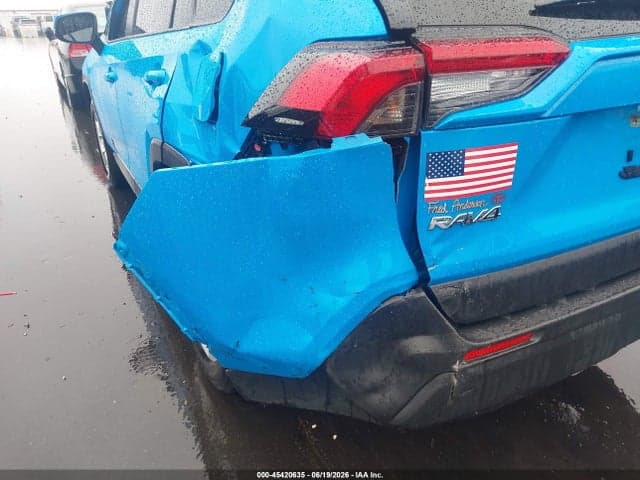 2021 TOYOTA RAV4 XLE 21