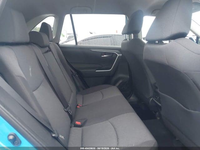2021 TOYOTA RAV4 XLE 8