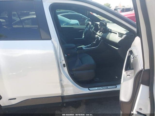 2025 TOYOTA RAV4 HYBRID XSE 5