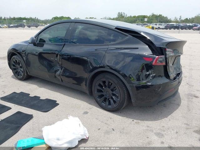 2024 TESLA MODEL Y 4