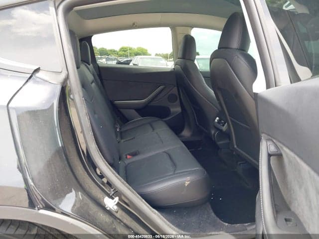 2024 TESLA MODEL Y 9