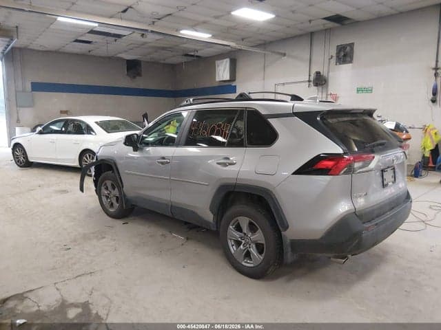 2023 TOYOTA RAV4 XLE 3