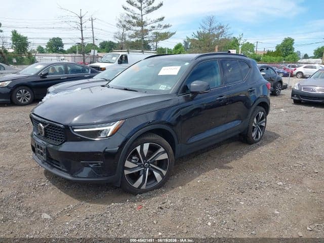 2025 VOLVO XC40 B5 2