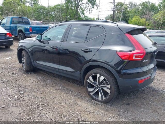 2025 VOLVO XC40 B5 3