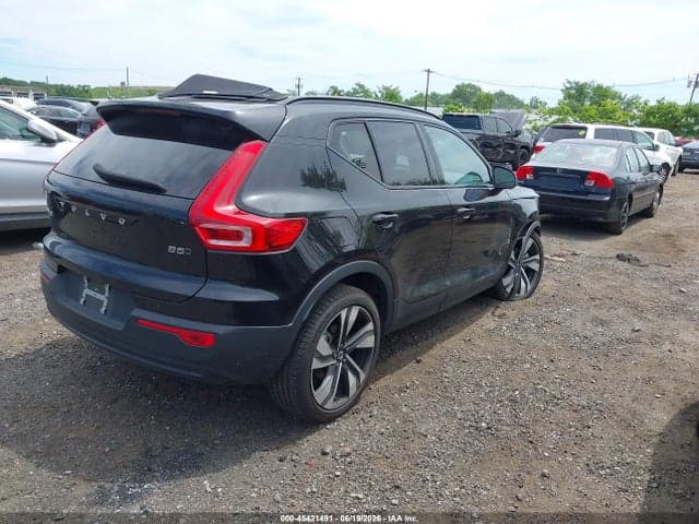 2025 VOLVO XC40 B5 4
