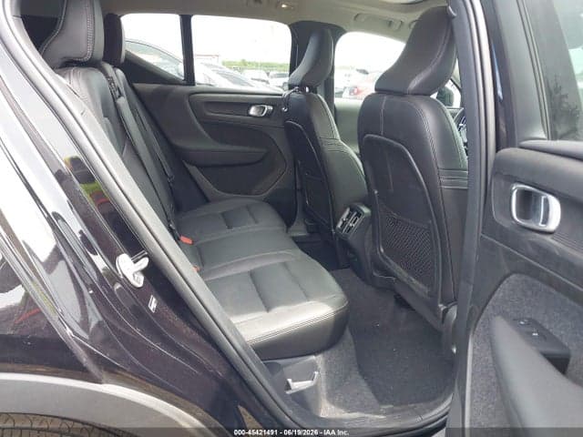 2025 VOLVO XC40 B5 8