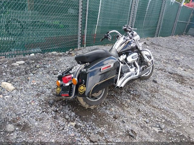 2017 HARLEY-DAVIDSON FLHR ROAD KING 4