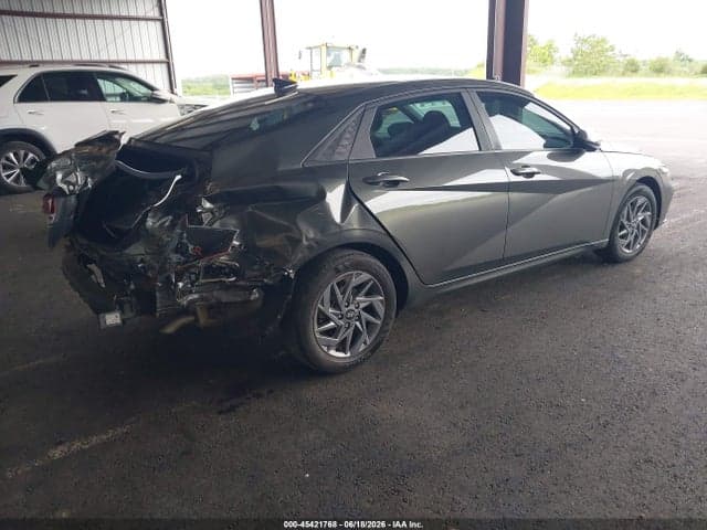 2024 HYUNDAI ELANTRA SEL 4