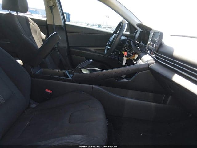 2023 HYUNDAI ELANTRA SE 5