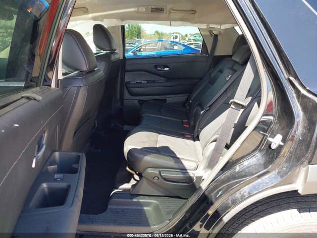 2025 NISSAN PATHFINDER SL 4WD 8